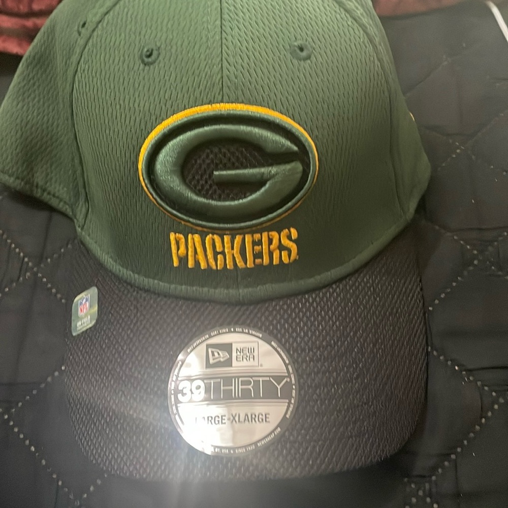 Green Bay Packers 39thirty fitted hat. NWT. Size large-x-large.